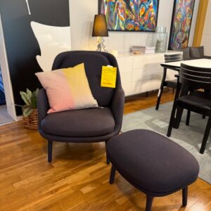 Fritz Hansen - Fri stol + skammel