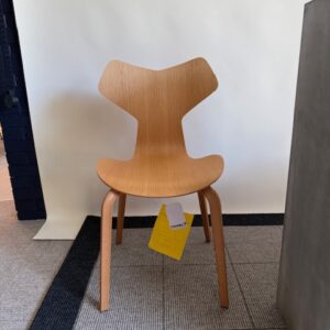 Fritz Hansen - Grand Prix stol FH4130 - Finer Eg