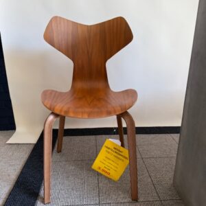Fritz Hansen - Grand Prix stol FH4130 - Valnød