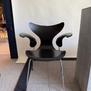 2 stk. Fritz Hansen - Liljen FH3208 Armstol - Sort lak