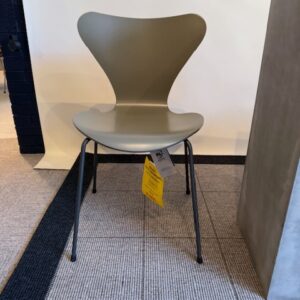 Fritz Hansen FH3107 - Olivengrøn Lak