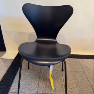 Fritz Hansen FH3107 - Mørkeblå lak