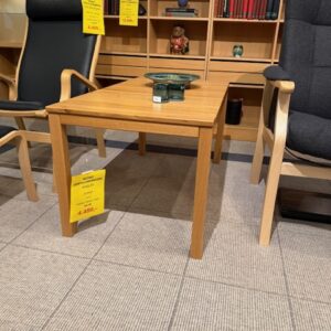 Haslev 615 bord - Eg lak