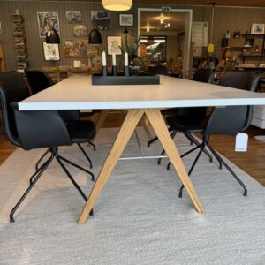 Snedkergaarden, Atelier - Spisebord